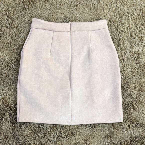 Chic Lace-Up Skirt in Soft Cream - Picture 5 of 9